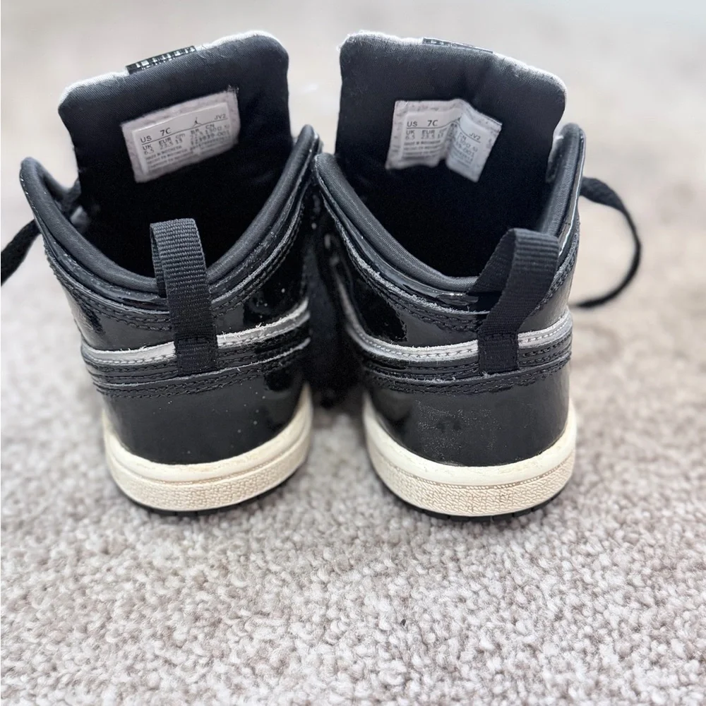 Nike Air Jordan 1 Mid SE Toddler shoes